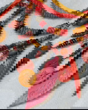 Colier model african