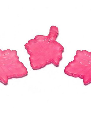 Pandantiv din acril, frosted, frunza, 18x13 mm, siclam