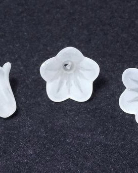 Margele din acril, frosted, floare, 14x10 mm, albe