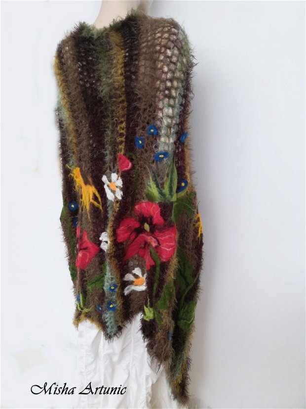 VANDUT - Cardigan atipic crosetat, pufos, moale si fluid, cu flori de vara impaslite