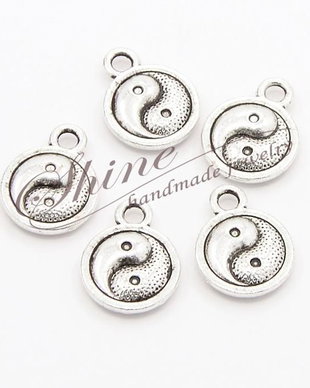 Charm Yin Yang, argintiu antichizat