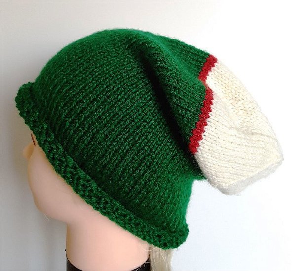 Caciula verde, tricotata manual