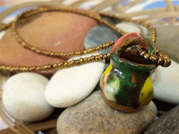 Colier handmade din margele de nisip si ulcica din ceramica de Voronet - Centenar