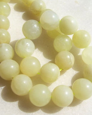 Sir de new jade format din sfere de aprox 10.5 mm - lungime 38.5 cm  - 37 bucati - fara inchizatoare