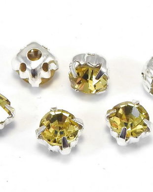 Distantiere montee cu strasuri galbene, argintii, 5x5x4 mm