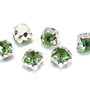 Distantiere montee cu strasuri verzi, argintii, 5x5x4 mm