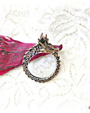 Inel cu dragon