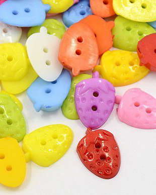 10 x Nasturi din plastic. Nasturi  capsuni