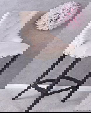 Scaun bar din lemn masiv cu picioare negre si tapiterie crem