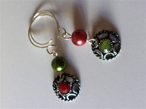 Cercei handmade din sarma gilt,perle din sticla si link din argint tibetan cu pietre colorate - red & green