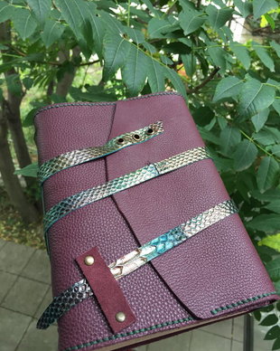 Jurnal acoperit cu piele naturala reciclata