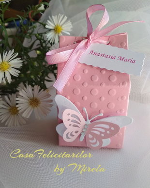 Cutie marturii botez fetite decorata cu fluture