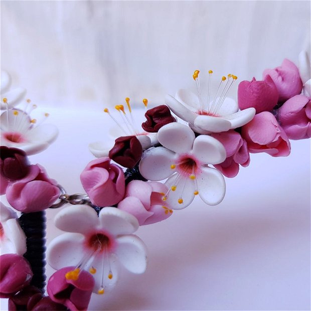 Colier flori de cires