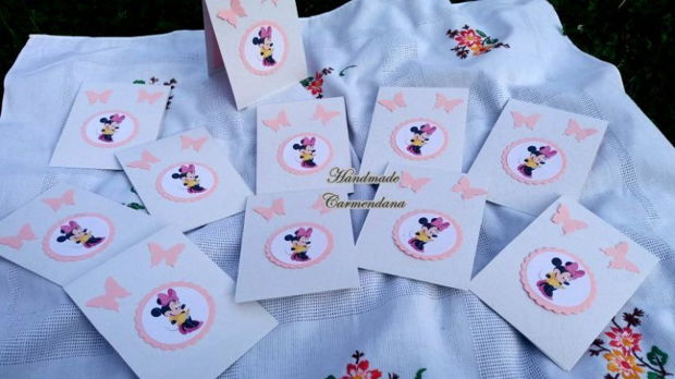 Invitatii Minnie cu fluturi