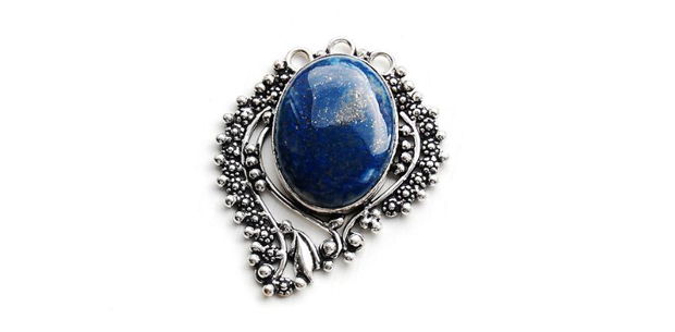 Pandant masiv cu  Lapis Lazuli in rama argintata