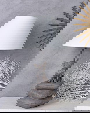 Lampa de masa cu catel pe pernute