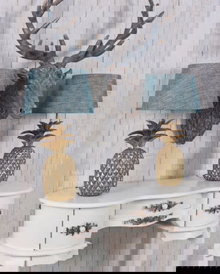 Lampa de masa cu un ananas auriu