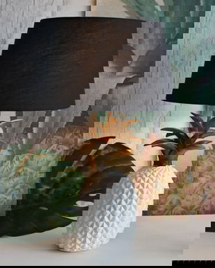 Lampa de masa cu un ananas alb