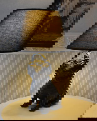 Lampa de masa cu un mops