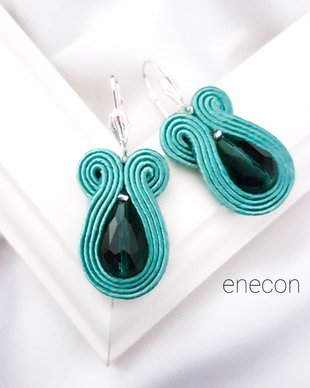 Cercei soutache verzi cu cristale