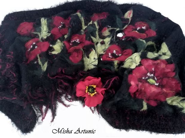 Vandut - Sal negru cu maci rosii din lana impaslita manual si fire artistice pufoase