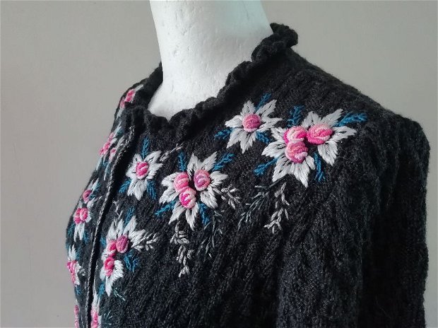 jacheta tricotata negru floral