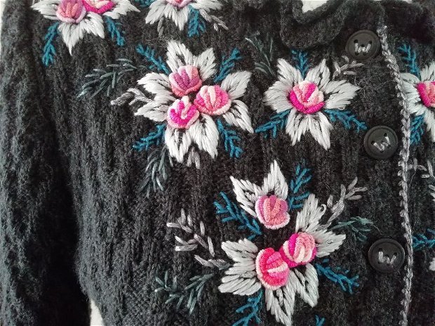 jacheta tricotata negru floral
