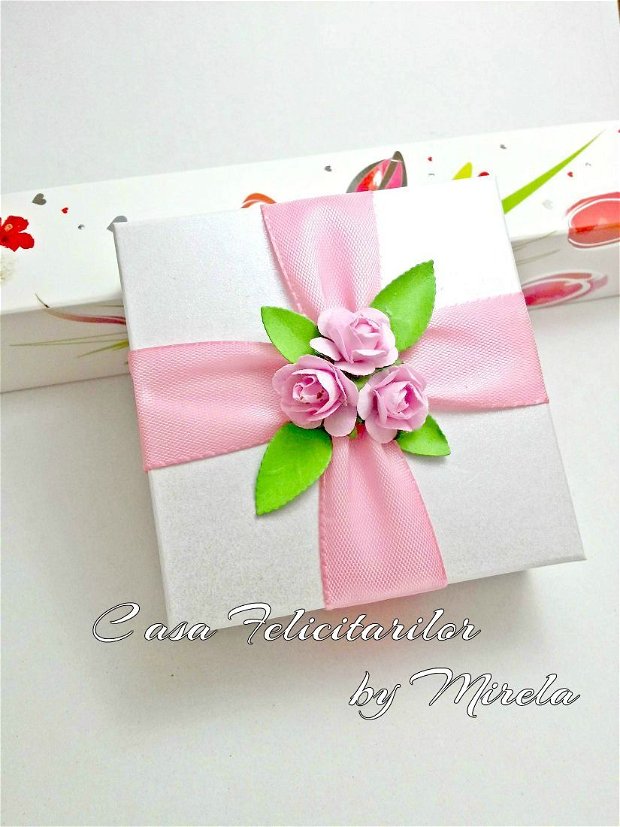 Cutie craft decorata cu floare roz pentru  marturii, bijuterii, cadouri