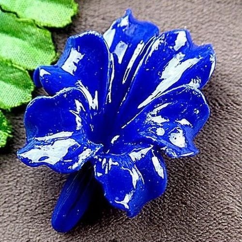 K0472 - (1buc) Pandantiv floare, plastic, albastru, 44x34x12mm