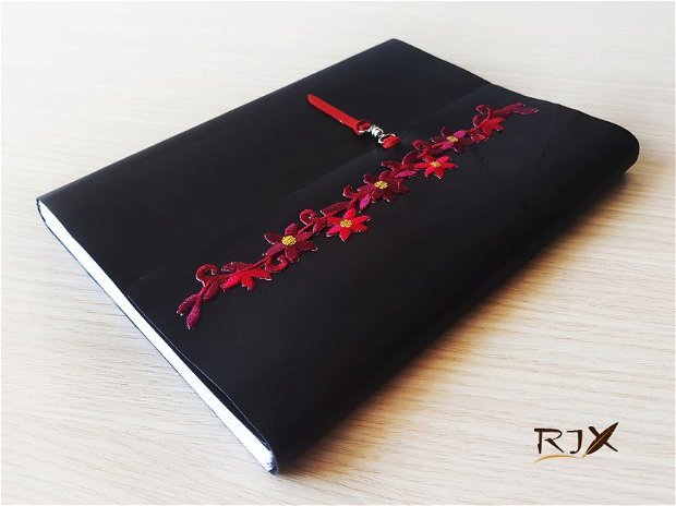 Jurnal (mare) negru cu broderie roșie - Jurnal de călătorie cu copertă din piele naturală și închidere cu magnet