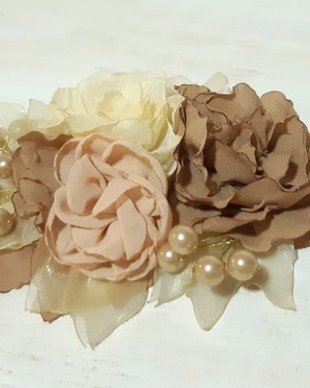 Brosa/Aplicatie pentru rochie/Flori textile