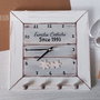 Ceas cu suport cuier personalizat cu nume pictat manual puzzle