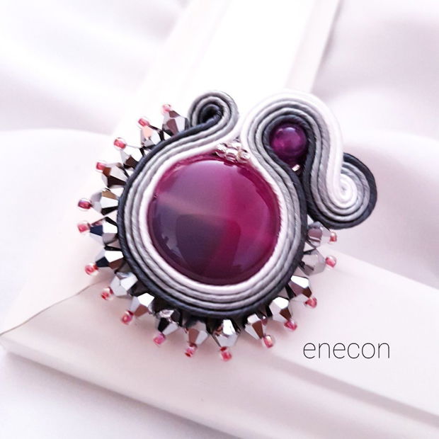 Brosa soutache gri cu agat