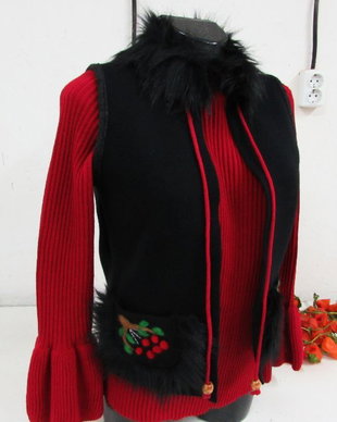 Vesta din tricot cu blana