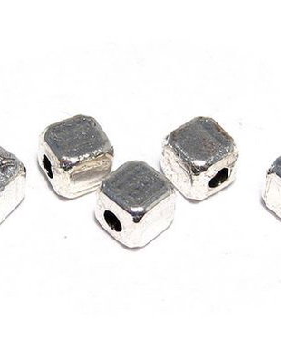 Distantier metalic, argintiu antichizat, 4x4 mm