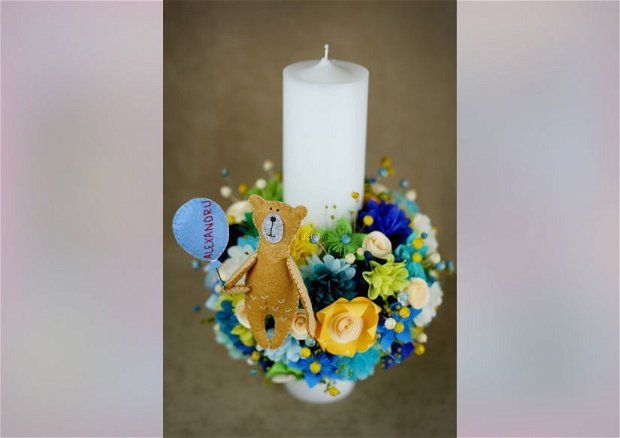 Lumanare de botez, decorata cu flori din hartie si flori uscate
