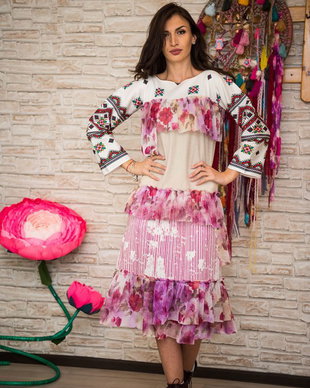 Rochie ,flori,volane