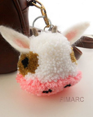 Cow Pom Pom - breloc pt.geanta,ghiozdan,rucsac,de atarnat la oglinda masinii
