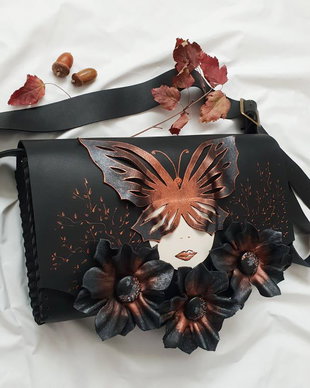 Geanta "Crossbody" handmade unicat - Mysterious Figure