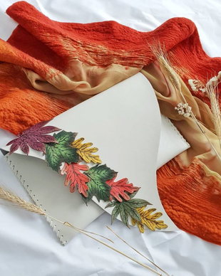 poseta plic handmade unicat din piele naturala -Fall Leaves
