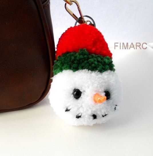 Snowman Pom Pom(a) - breloc pt.genti, ghiozdane, rucsacuri,oglinda masinii..etc