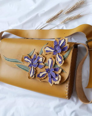 Geanta "Crossbody" handmade unicat -Iris Flowers