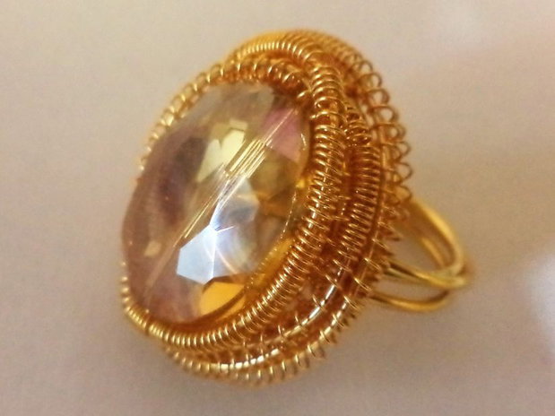 Inel handmade din sarma gilt si margea tip cristal - gold