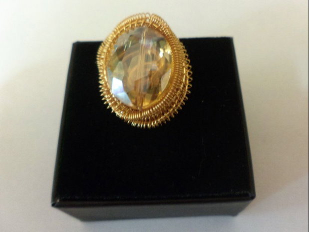 Inel handmade din sarma gilt si margea tip cristal - gold
