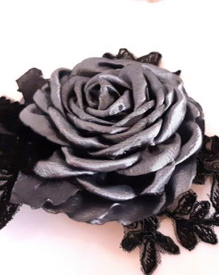 Brosa/Aplicatie pentru rochie/Flori textile