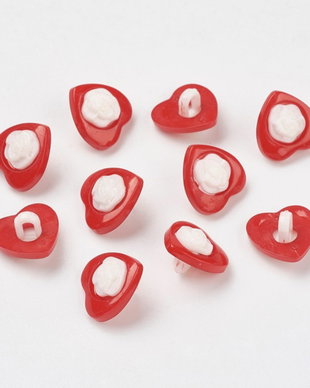 Nasturi din plastic, cu piciorus. Nasturi inimi