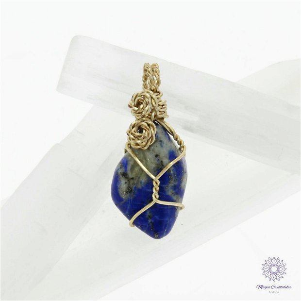 Lapis Lazuli - Pandantiv "Spiral Of Life" cu piatră rulată de Lapis Lazuli. UNICAT. Pandantiv handmade. Pandantiv din cupru aurit. Cristal natural pentru conștientizare, înțelepciune interioară, încredere.
