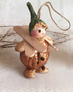 Piticotul cu schiuri - Figurina decorativa pentru Craciun