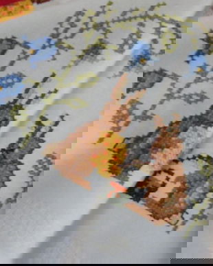 Fata de masa cu iepurasi