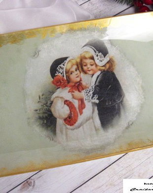 Platou din sticla decorat manual, special pentru Mos Craciun